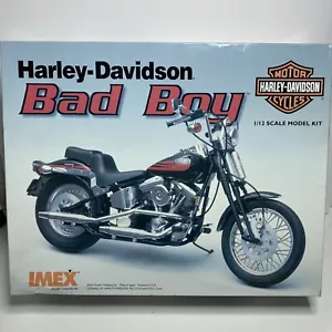 KIT MODELO DE MOTOCICLETA IMEX HARLEY DAVIDSON Bad Boy 1/12 ESCALA - Imagen 1 de 3
