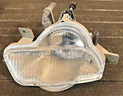 Комплект противотуманных фар для правшей TYC - 19-5751-00 / 8620229 - для Volvo V70 2001-2004 - Изображение 1 из 4