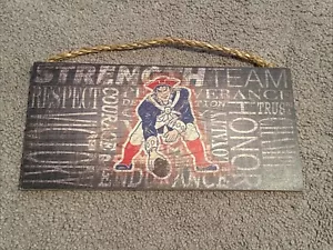 Letrero colgante de madera con logotipo de pat de los New England Patriots montaje de palabras deportivas vintage - Imagen 1 de 5