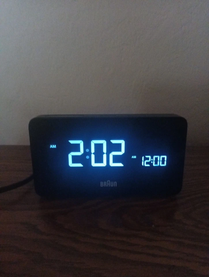 Braun Digitaler Wecker mit Bluetooth, LCD Display, 2x USB, Schwarz (gebraucht) - Bild 1 von 4