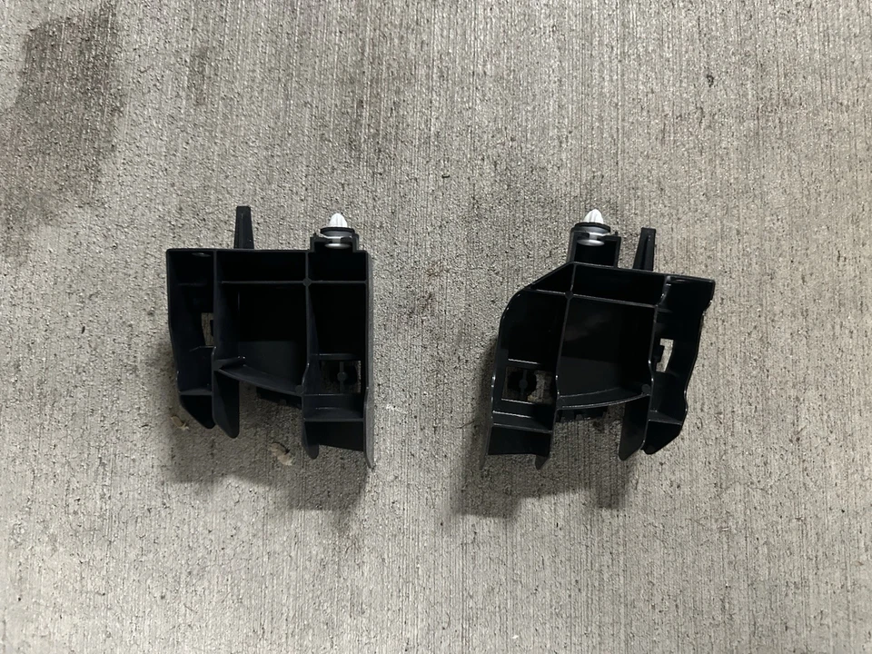 OEM LEXUS GX460 10-22 BUMPER RETAINER REAR UPPER LEFT&RIGHT  5256360070 - Imagem 1 de 1