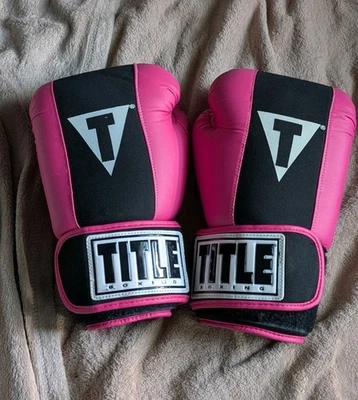 Guantes de Boxeo Title Rosa Gel Mediano GFWG2 Talla M Muy Ligeramente Usados Foto 1 de 4