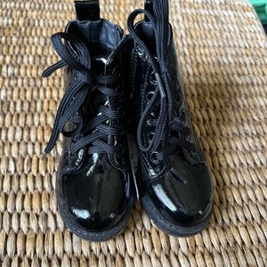 Big Girl's MIA Teagan Girls' Combat Boots Size 5  Black Shiny Side Zip - Picture 1 of 4