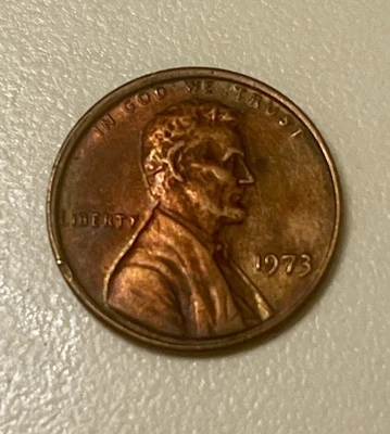 Raro Penny Error 1973 Doble matriz Edificio conmemorativo Multi Error Rojo Error ortográfico no E Foto 1 de 4