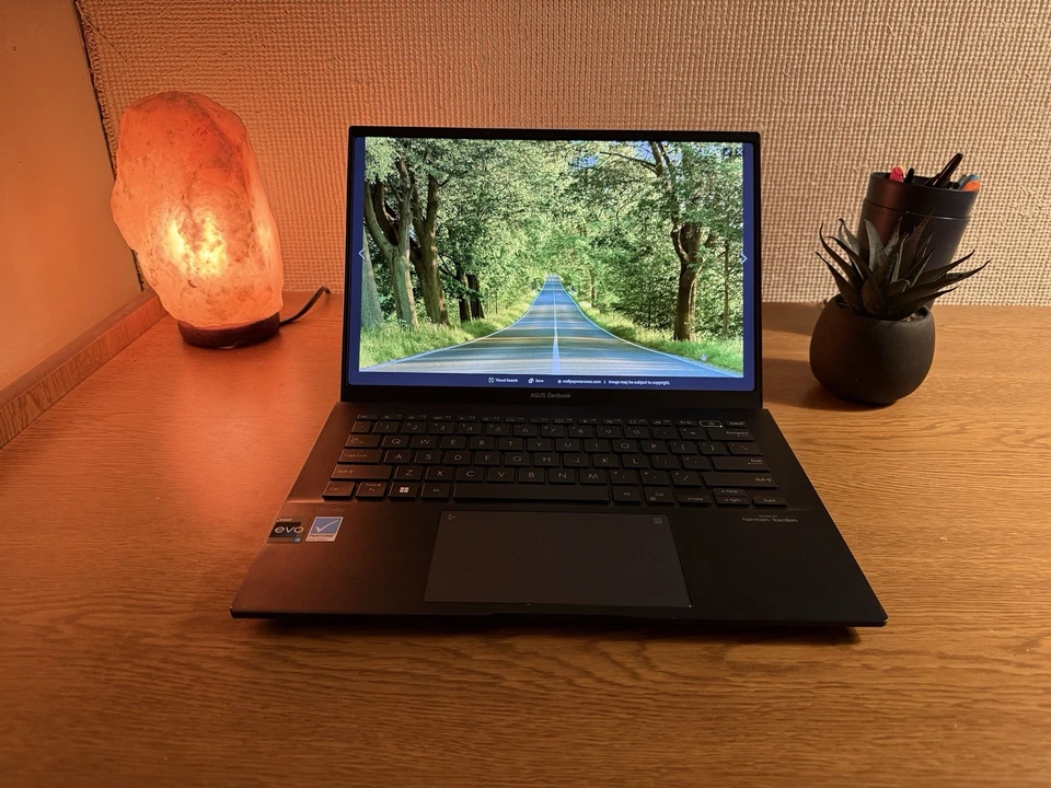 Portátil ASUS Zenbook 14" 2.8K OLED - 12ª Gen i5 - 8GB RAM - 256GB SSD - Ponder Foto 1 de 4