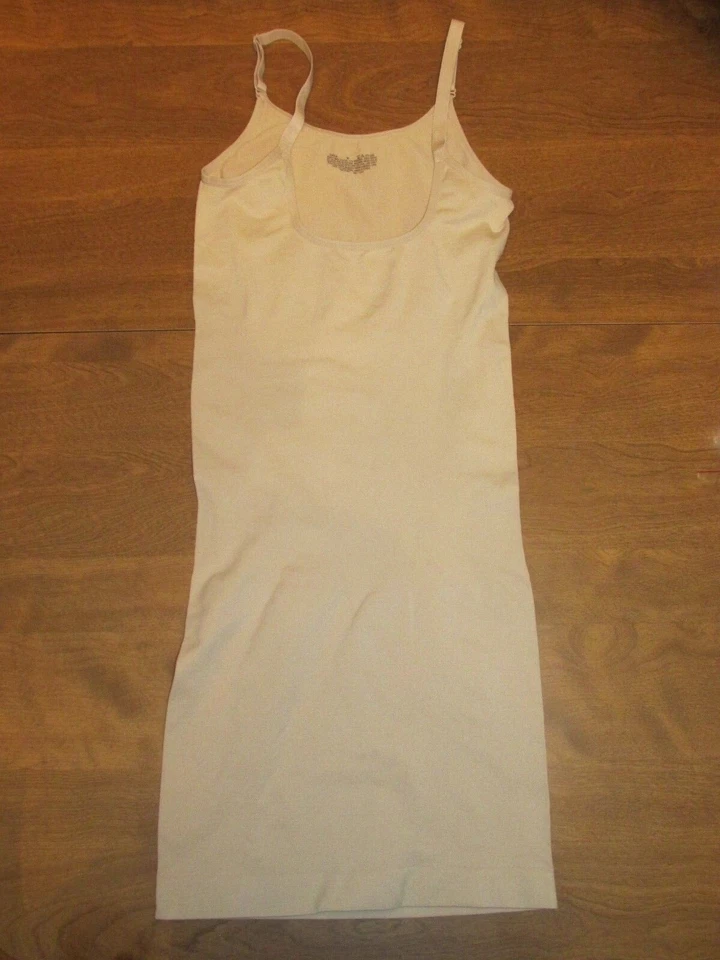 848B10 Hanesbrands 0454 Slimming Slip бежевый средний бежевый - Изображение 1 из 1