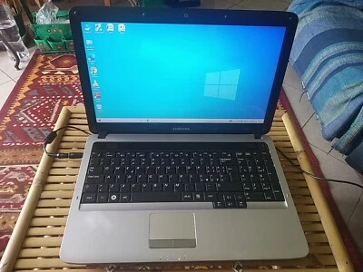 Notebook Samsung RV510 15,6 pollici Intel 4GB RAM 500GB Giochi Difetto - Immagine 1 di 4
