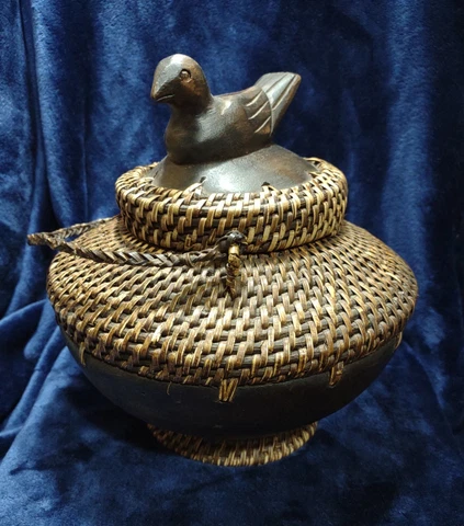 Vtg Indonesian Lombok Coiled Woven Basket Wood Base & Carved Wood Bird on Lid Cover