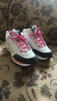 Zapatos Cemi Nuevos Para Mujer . Marca FILA. - Image 1 of 4