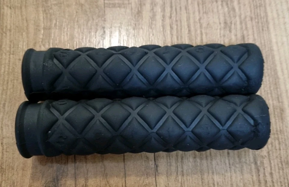Serfas Handlebar Grips In Black USED - Image 1 of 4