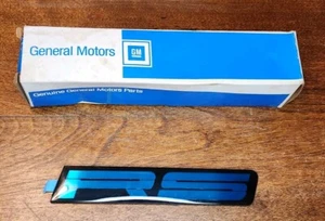 NOS GM Chevy 1991-1992 Camaro RS Rocker Panel Emblem Dark Teal Genuine 10179121 - Bild 1 von 6