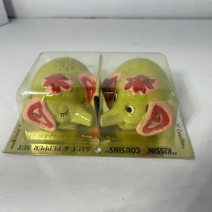 Vintage 1969 Enesco Kissing Cousins Salt Pepper Shakers Japan Green & Pink NOS - Picture 1 of 7