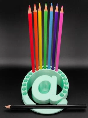 Porta lápices AT @ símbolo | Organiza tus armas literarias listas Foto 1 de 4