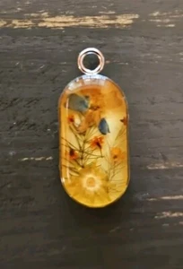 Encased & Preserved Real Mini Flower Arrangement Pendant 7/8" X 3/8" Resin   - Picture 1 of 3