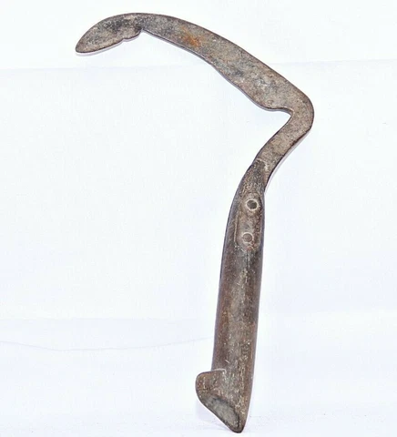 HANDMADE VINTAGE TRIPLE MOLD GRASS WEED CUTTER SCYTHE SICKLE WOODEN HANDLE Cover