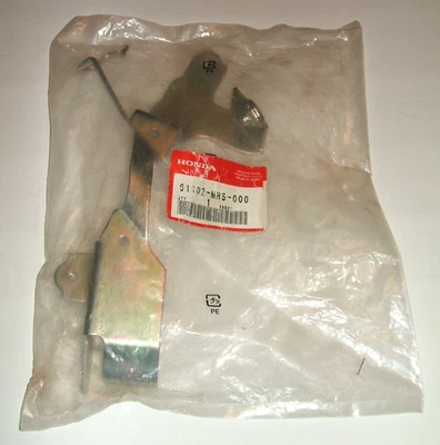 Honda PC800 Pacific Coast Left Front Fender Mount Bracket 1989-1996 Oem New - Image 1 of 3