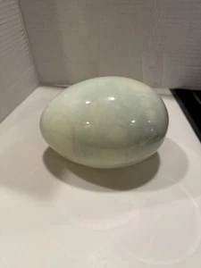 Echtes Alabaster handgeschnitztes Ei Made in Italy Ducceschi WEISS MIT STREIFEN 7"L - Bild 1 von 4