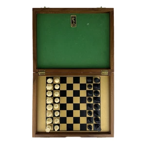 Vintage DRUEKE Model 9005 Magnetic Chess Board Game Travel Set - Picture 1 of 10