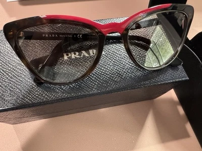 Gafas de sol para mujer Prada SPR 01V con estuche 56 20 rojo tortuga usadas en excelente estado Foto 1 de 4