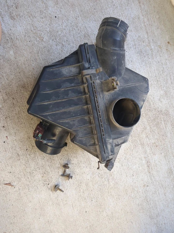 00-04 Nissan Xterra 3.3 V6 Intake Airbox Cleaner Genuine OEM - Image 1 of 4