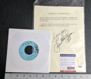 LORETTA LYNN 2 Original SIGNIERTE AUTOGRAMME 1960 ZERO Label Record mit PSA COA - Bild 1 von 11