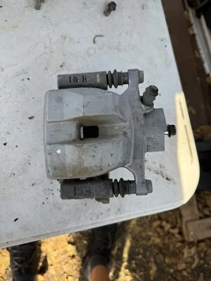 Pinza de freno trasera derecha lado pasajero LEXUS IS250 IS350 OEM 2014-16 TRACCIÓN TRASERA Foto 1 de 4