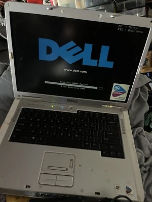 Laptop Dell Inspiron 6000 - plateada-blanca, se enciende Foto 1 de 4