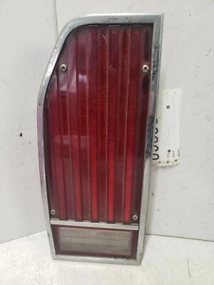 Luz trasera izquierda Ford Crown Victoria Wagon 1985 Foto 1 de 4