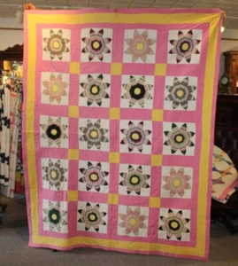 Antique Floral or Flower Design Pieced Quilt - Picture 1 of 9