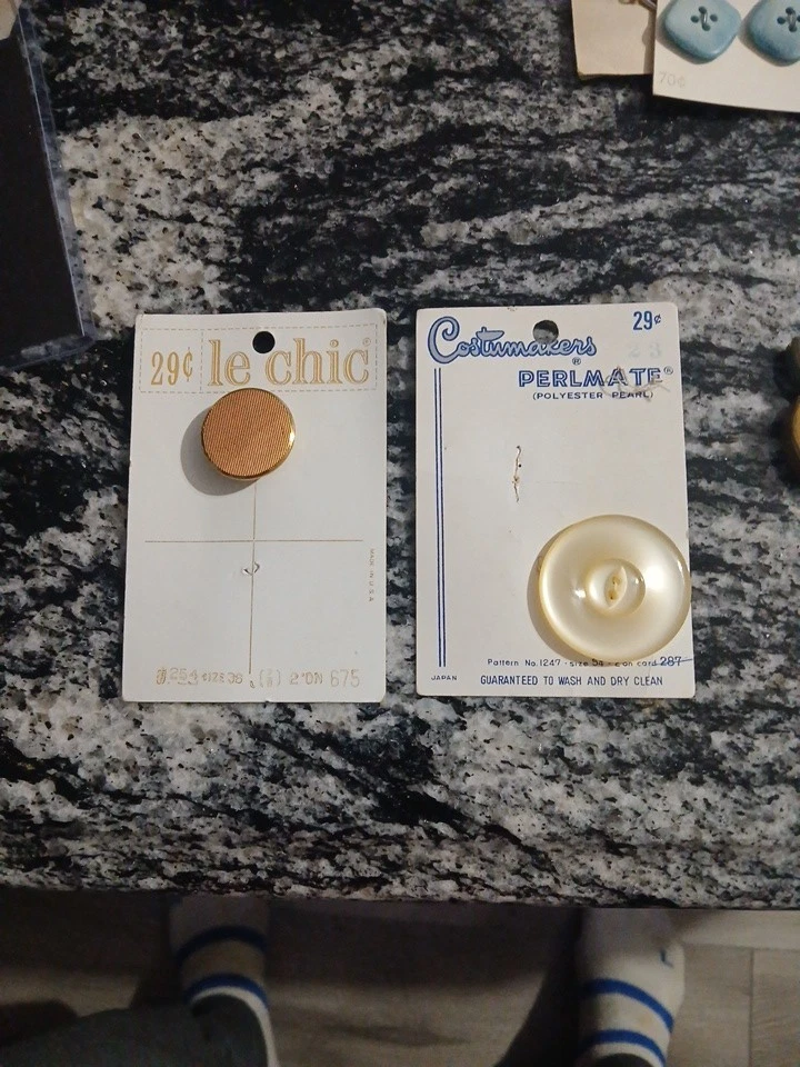 Vtg Le Chic Gold.tones Button And Costumrakers Perlmate Polyester Pearl... - Image 1 of 1