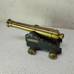 Cañón de juguete vintage Fort Ticonderoga, Nueva York de hierro fundido y latón de 5" años 60  - Imagen 1 de 9