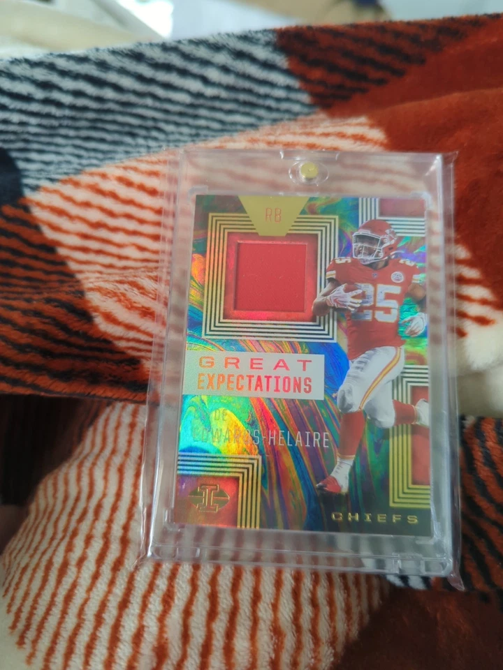 2020 Panini Illusions -  Relics Clyde Edwards-Helaire #GE11 (MEM, RC) - Image 1 of 4