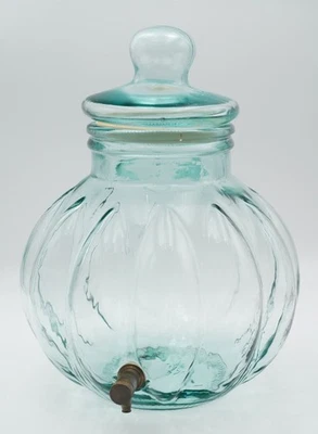 Dispensador de bebidas de vidrio acanalado acuático italiano vintage con tapa y grifo de latón Foto 1 de 4