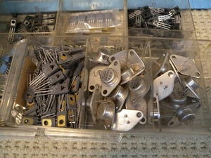 LOTTO DI 2 PZ. TRANSISTOR ABBASSATI 2SC1444 OTTIME CONDIZIONI. NUOVO. - Foto 1 di 6