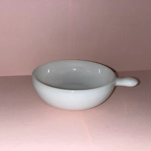 Plato Ramekin Pyrex de vidrio blanco con mango a prueba de horno hecho en EE. UU. - Imagen 1 de 4