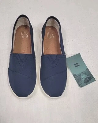 Toms Classic Shoes Navy Blue Canvas Unisex Youth Size 5 Slip On Casual Flats NWT - Image 1 of 4