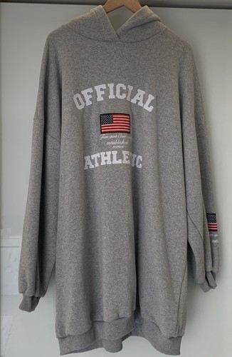 VETEMENTS Abbigliamento