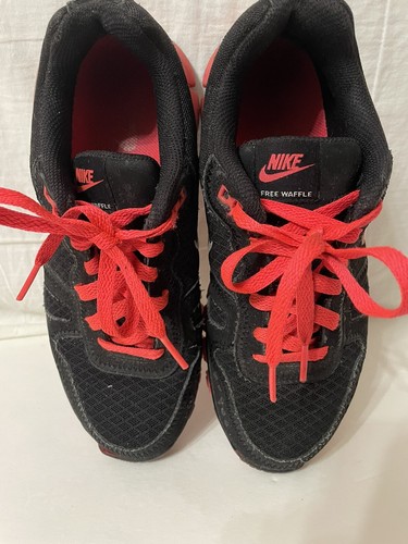 Nike Free Waffle nere e rosa fluorescente taglia 7 donna