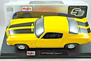 1:18 MAISTO Special Edition 1971 CHEVROLET CAMARO Yellow Car on Display Plinth - Picture 1 of 11
