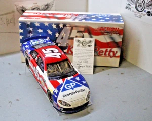 2003 Kyle Petty Victory Georgia Pacific 1/24 Action NASCAR Druckguss handsigniert - Bild 1 von 2