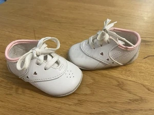 NIB Vintage Wee Kids Baby Shoes, Size 1, White And Pink With Heart Cutouts - Picture 1 of 11