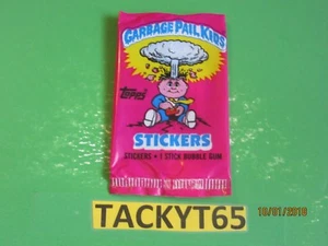 1985 TOPPS GPK SERIES 1 SINGLE MINI STICKER(S) IRELAND EMPTY PACK - Photo 1/2