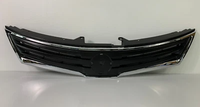 2010 2011 2012 Nissan Versa Hatchback Front Upper Grill Grille w/o Emblem OEM - Image 1 of 4