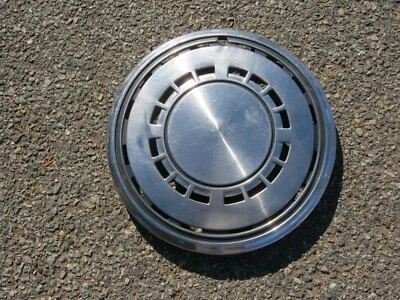 Cubierta de rueda tapacubos Ford Tempo Topaz 1984 de una fábrica de 13 pulgadas Foto 1 de 4