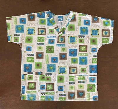 H.Q. ScrubTop (M) Women's White With Heart & Floral Designs               (ScbI) - Image 1 of 4