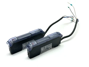 Keyence FS-V33P Fiber Sensor Amplifier Main Unit PNP LOT OF 2 - Picture 1 of 8
