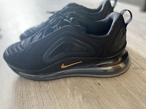 airmax 720 negras y doradas