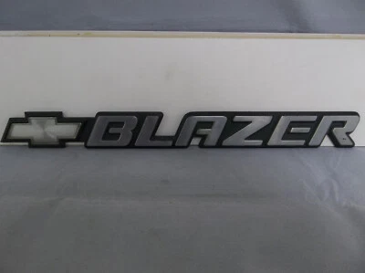 Chevrolet "Blazer" 1995-2005 logotipo de puerta de plástico emblema OEM 15672283 Foto 1 de 4