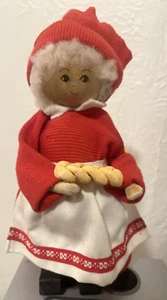 Butticki Schweden Figur Frau Holz 8,5" Großmutter backt Brot rot -Hut geschnitten- - Bild 1 von 16
