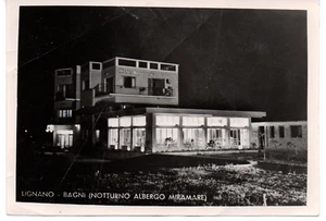 ud 113 Anni 50 LIGNANO SABBIADORO (Udine) Albergo Miramare - Notturno - non VG - Imagen 1 de 1